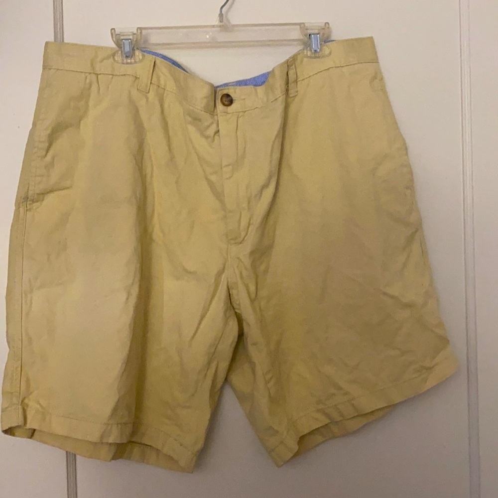 Club room light yellow shorts size: 44